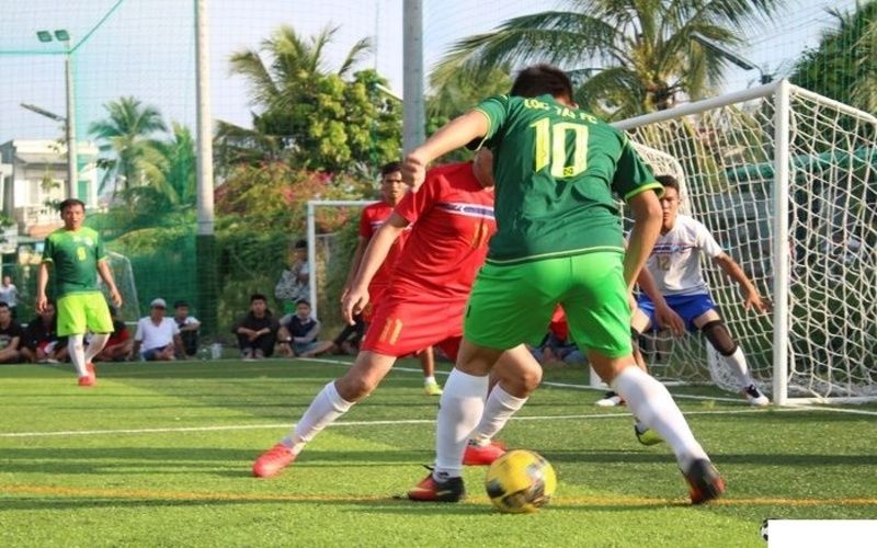 Học các kỹ thuật bóng đá cơ bản và nâng cao mà bạn cần biết.