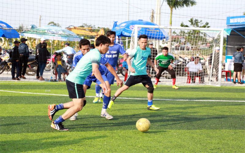 Học các kỹ thuật bóng đá cơ bản và nâng cao mà bạn cần biết.