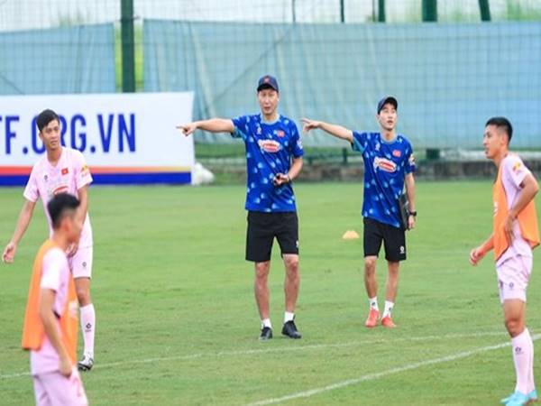 Chia sẻ bí quyết xoay vòng đội hình trong bóng đá
