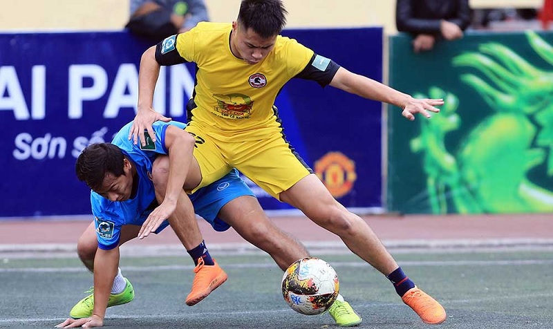 Chuyền bóng là gì? Các kỹ thuật chuyền bóng được trung vệ sử dụng trên sân là gì?