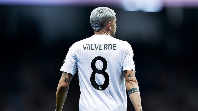 Valverde áo số 8