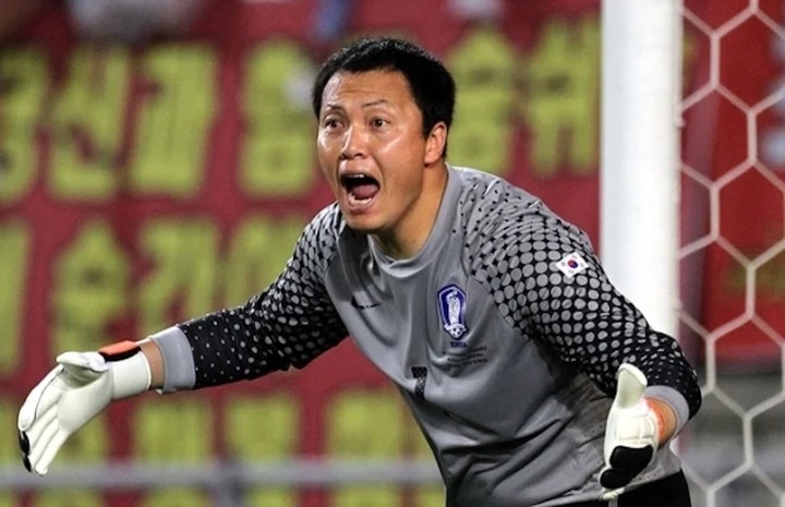 Lee Woon-jae là 1 trong những thủ môn xuất sắc nhất lịch sử bóng đá Hàn Quốc